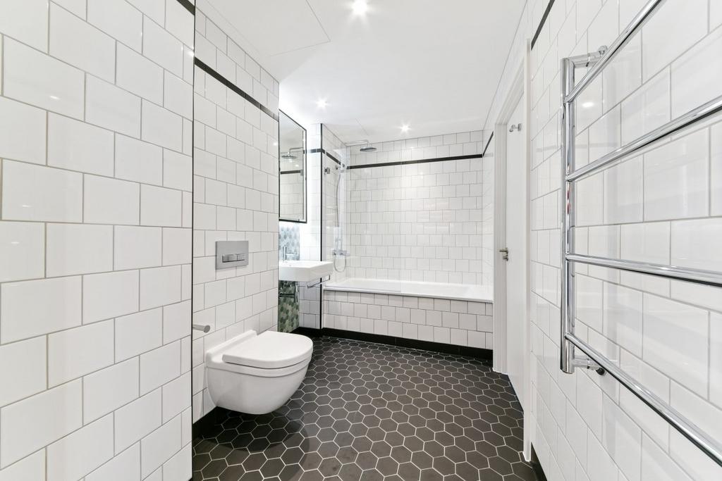 Bathroom - Defoe Hou