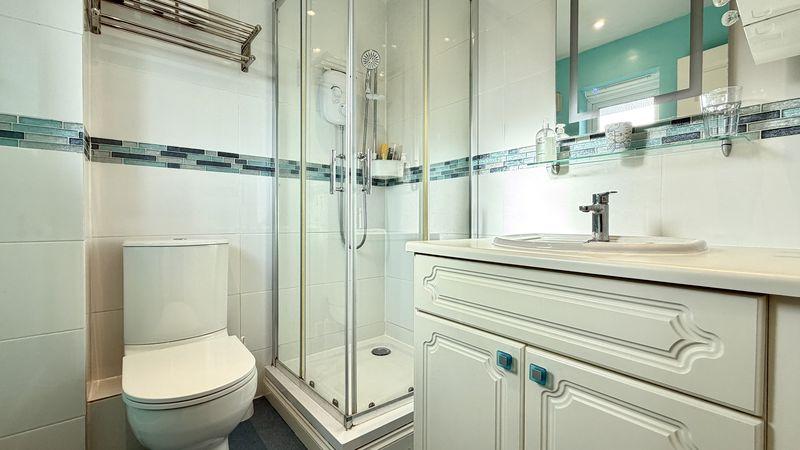 En-Suite to Bedroom