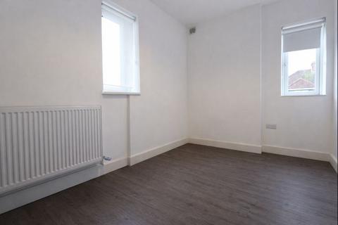 3 bedroom flat to rent, 3 bedroom flat -  Edgware HA8