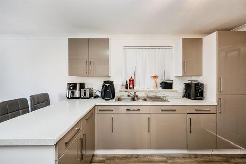 4 bedroom detached house for sale, Maes Delfryn, LLANELLI