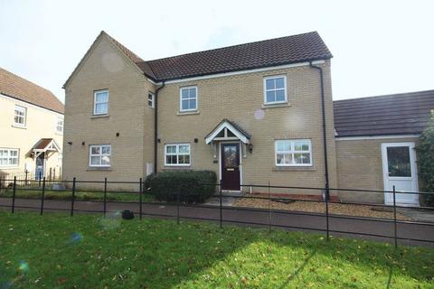 2 bedroom house to rent, The Glades, Hinchingbrooke