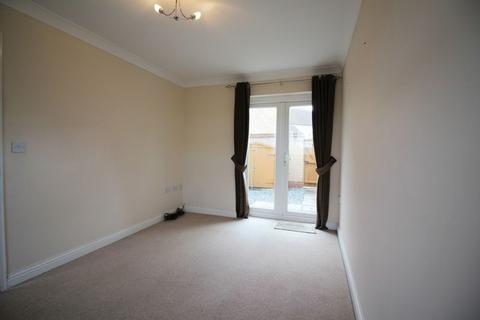 2 bedroom house to rent, The Glades, Hinchingbrooke