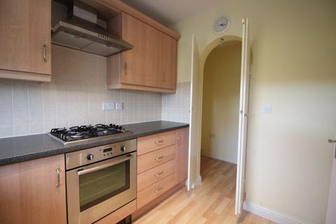 2 bedroom house to rent, The Glades, Hinchingbrooke
