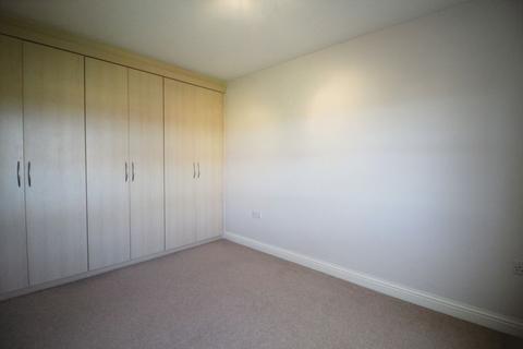 2 bedroom house to rent, The Glades, Hinchingbrooke