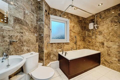 2 bedroom flat for sale, Llys-Uchaf, Birchgrove, Swansea