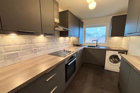 2 bedroom flat to rent - Maldon Road, Wallington
