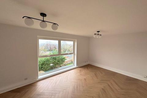 2 bedroom flat to rent, Maldon Road, Wallington