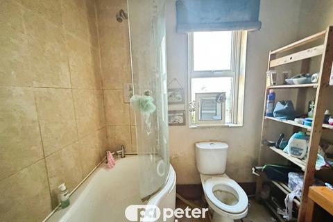 undefined, Cwrt Sart, Neath