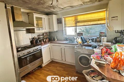 undefined, Cwrt Sart, Neath