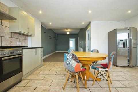 3 bedroom flat for sale, Pisgah Street, Kenfig Hill, Bridgend