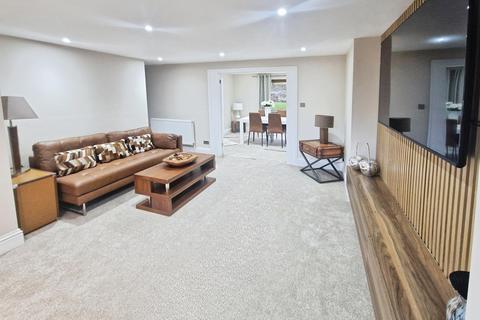4 bedroom detached house for sale, Crown Road, Bridgend