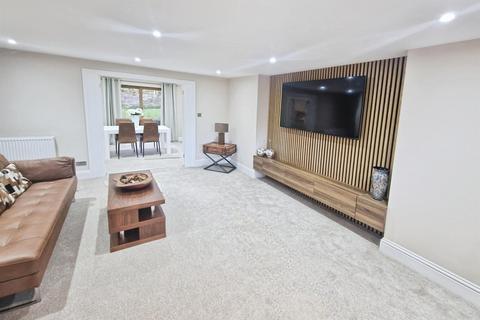 4 bedroom detached house for sale, Crown Road, Bridgend