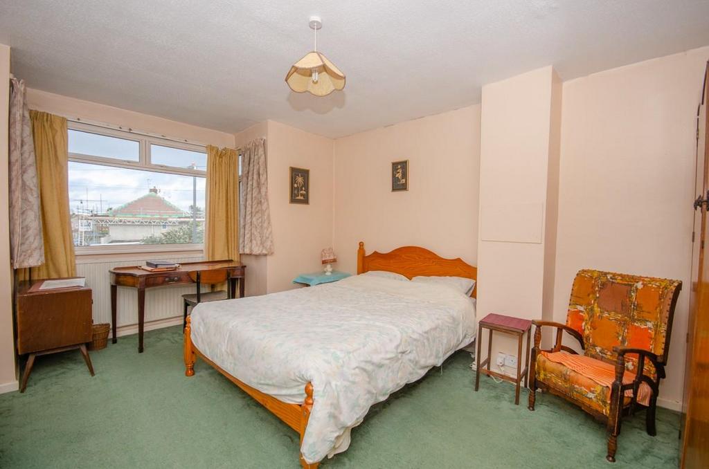 Bedroom 1.jpg