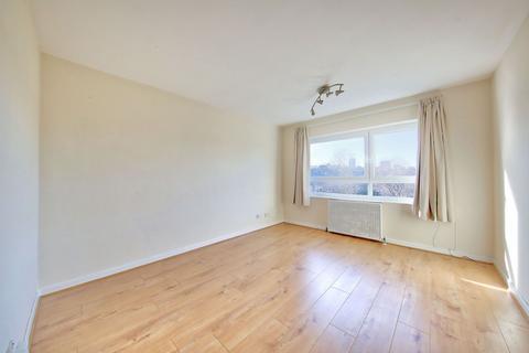 2 bedroom flat to rent, Garrick Close, Wandsworth, SW18