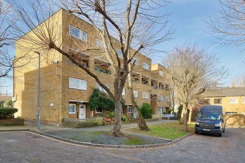 2 bedroom flat to rent, Garrick Close, Wandsworth, SW18