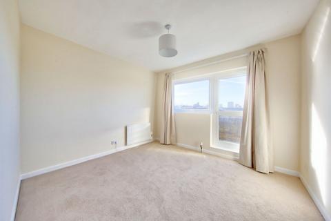 2 bedroom flat to rent, Garrick Close, Wandsworth, SW18