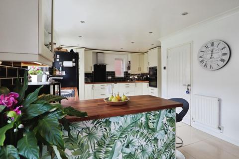 4 bedroom detached house for sale, Aston Place, St. Mellons, Cardiff