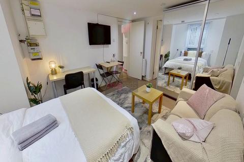 Studio to rent, Carlton Road, Salford, Manchester