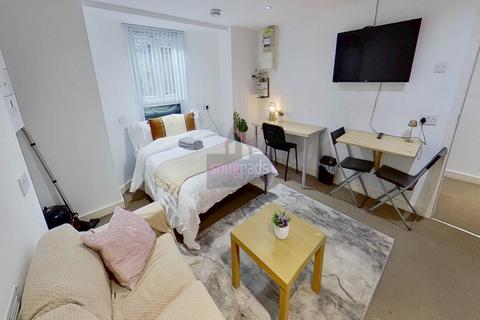 Studio to rent, Carlton Road, Salford, Manchester