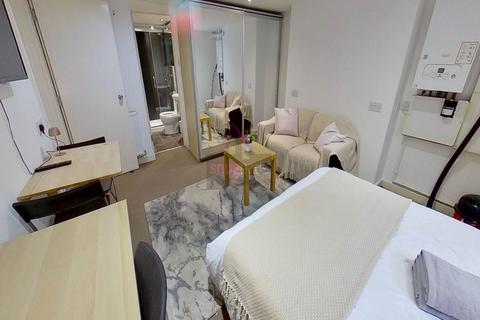 Studio to rent, Carlton Road, Salford, Manchester