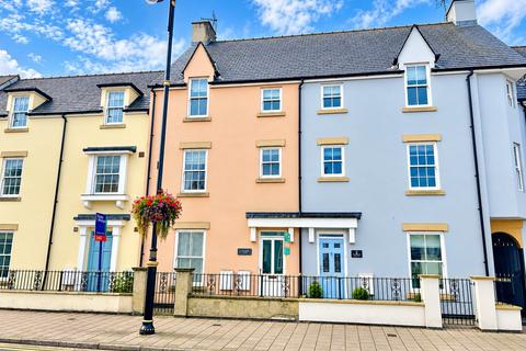 3 bedroom townhouse for sale, Riverside Mews, Cowbridge