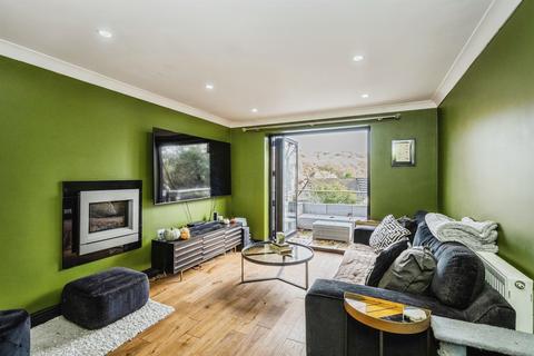 undefined, Ffordd Taliesin, Killay, Swansea