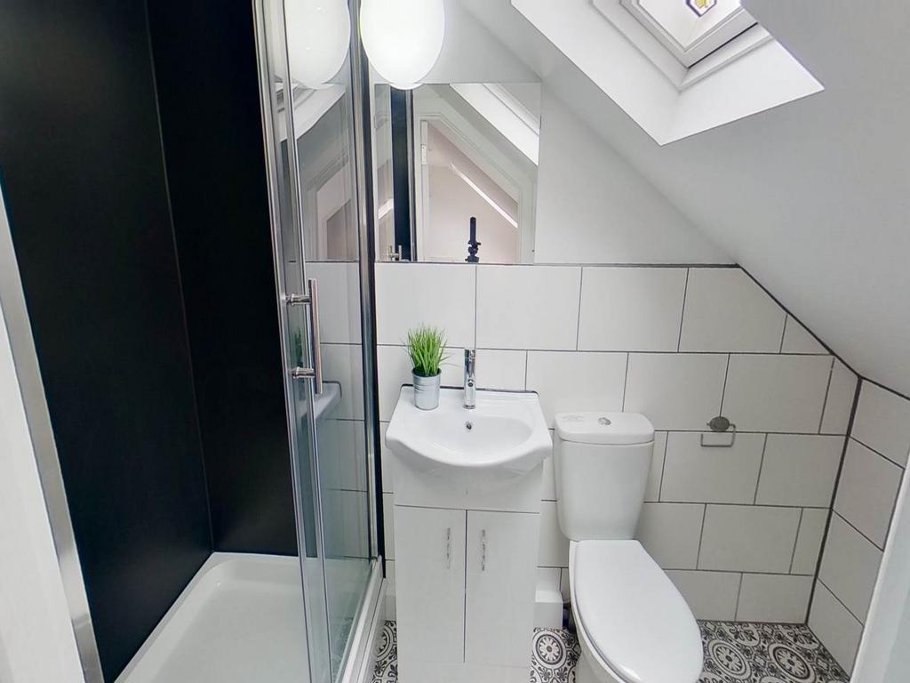 R9 - ensuite