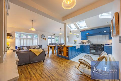 5 bedroom semi-detached house for sale, Monkhams Avenue, Woodford Green IG8