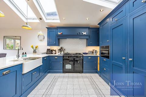 5 bedroom semi-detached house for sale, Monkhams Avenue, Woodford Green IG8