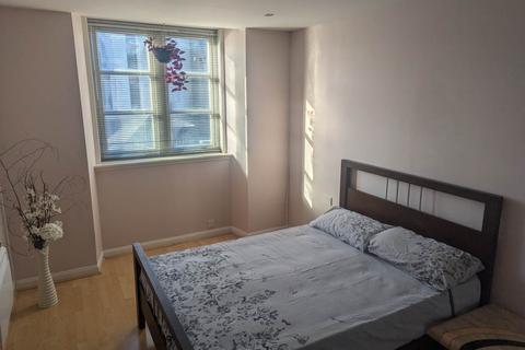 2 bedroom flat to rent, 2G Brown Street , ,