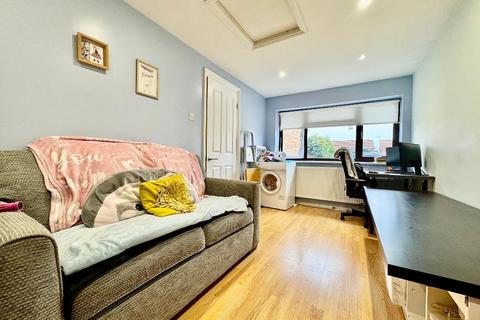 3 bedroom end of terrace house for sale, Renshaw Close, Wigmore, Luton, Bedfordshire, LU2 8TD