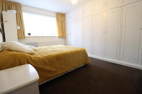 3 bedroom flat for sale, Edgware HA8