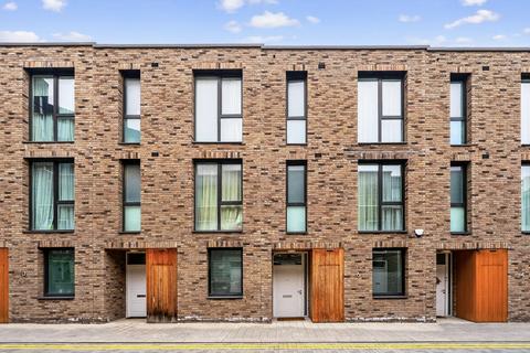 4 bedroom townhouse for sale, Rope Terrace, London, E16