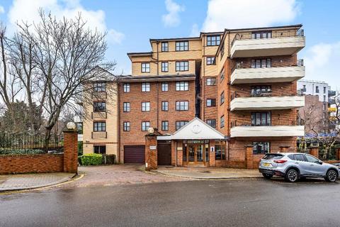 3 bedroom flat for sale, London NW3