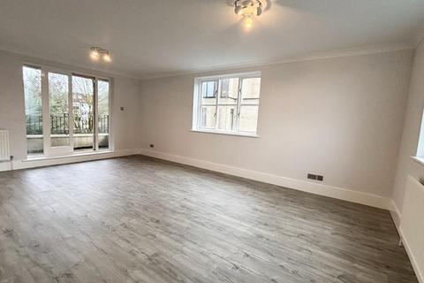 3 bedroom flat for sale, London NW3