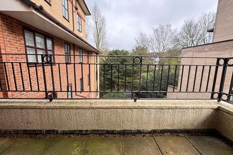 3 bedroom flat for sale, London NW3