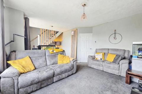 3 bedroom semi-detached house for sale, Mansted Gardens, Rochford, Essex, SS4 3DE