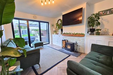 3 bedroom semi-detached house for sale, Caswell Crescent, Leominster, Herefordshire, HR6 8BE
