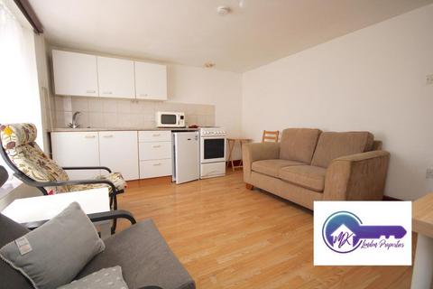 Studio to rent, London NW1