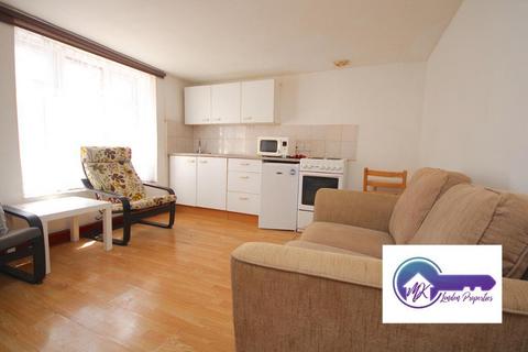 Studio to rent, London NW1