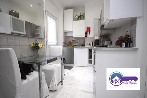 1 bedroom in a flat share to rent, London W9