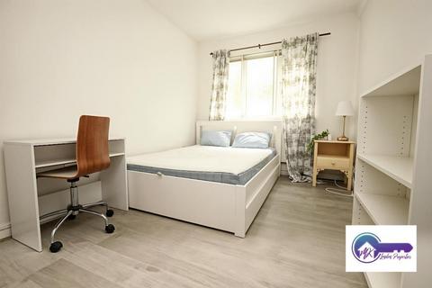 3 bedroom flat to rent, London NW1