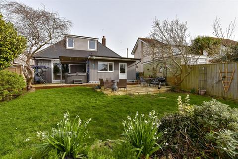 2 bedroom chalet for sale, Araluen Way, Sandown PO36
