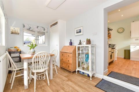 2 bedroom chalet for sale, Araluen Way, Sandown PO36