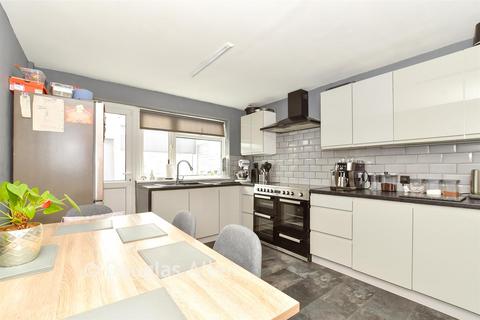 3 bedroom townhouse for sale, Gramer Close, London E11