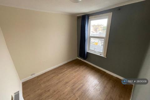 4 bedroom terraced house to rent, Caistor Park Road, London, E15