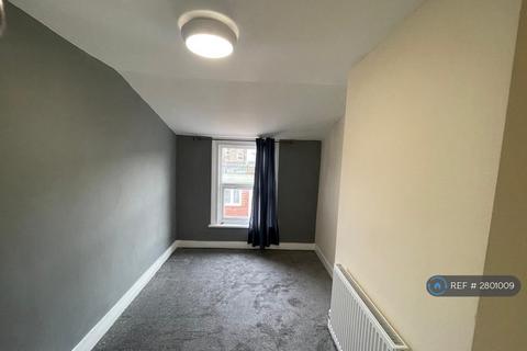 4 bedroom terraced house to rent, Caistor Park Road, London, E15