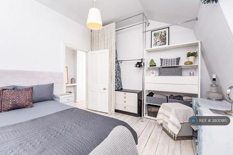 1 bedroom flat to rent, Mare Street, London, E8