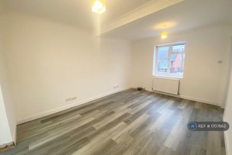 3 bedroom terraced house to rent, Auckland Road, Reading, RG6