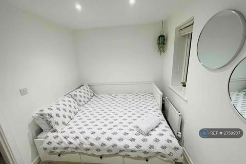 2 bedroom semi-detached house to rent, Daffodil Way, Emersons Green, Bristol, BS16